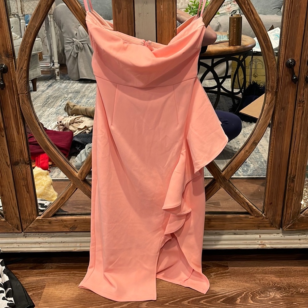 Strapless pink fitted dress with side split